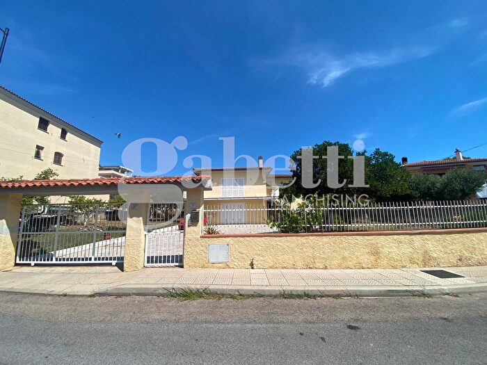 Casa con 8 locali in vendita in Via Tunisi, Olbia