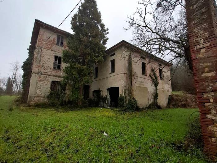 Casa con 6 locali in vendita in via Rivarossa, Agazzano