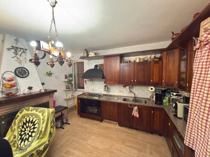Casa con 6 locali in vendita in Via Sant'Egidio, Centro, Artena