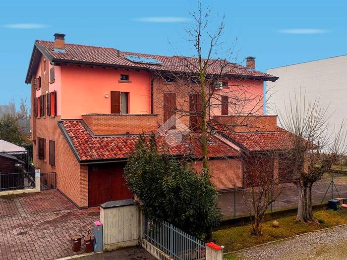 Appartamento trilocale in vendita in Via giacomo leopardi, Centro, Bagnolo in Piano