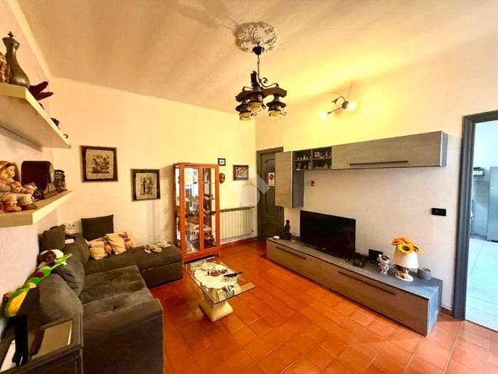 Appartamento trilocale in vendita in Via Enrico Cernuschi, Rivarolo, Genova