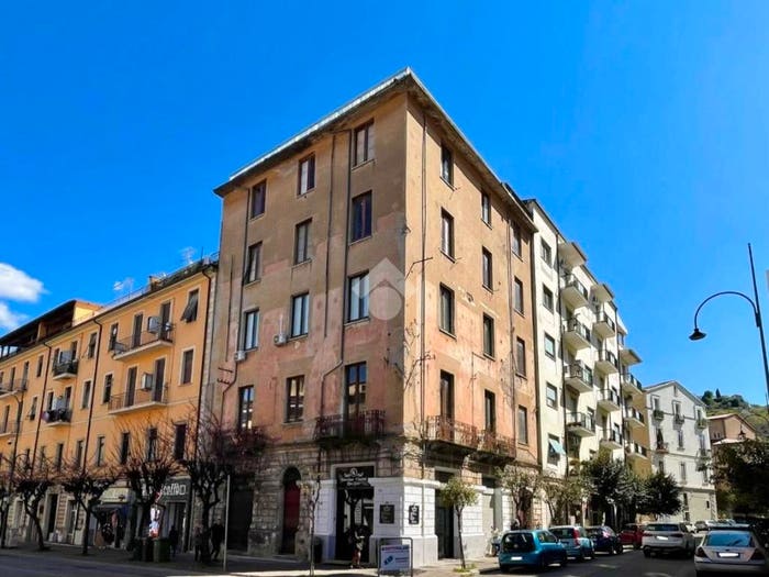 Appartamento trilocale in vendita in VIA MONTEGRAPPA, Centro Storico, Cosenza