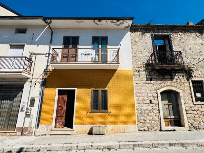 Casa quadrilocale in vendita in VIA CAPPUCCINI, Gesualdo