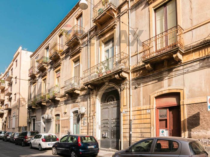 Appartamento con 6 locali in vendita in via Canfora, Borgo, Catania