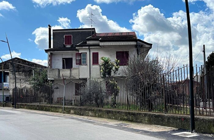 Casa con 6 locali in vendita in Via Salvatore Quasimodo, Cervino