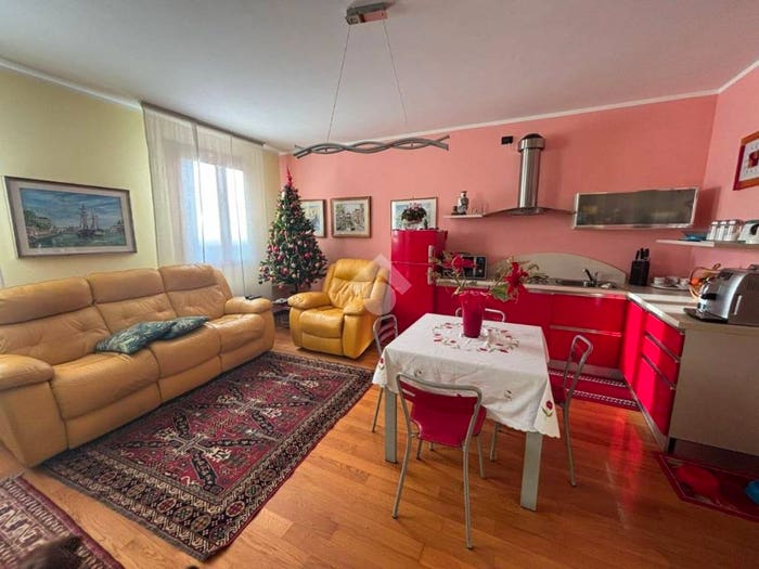 Appartamento quadrilocale in vendita in Via Feratine, Centro, Montebelluna