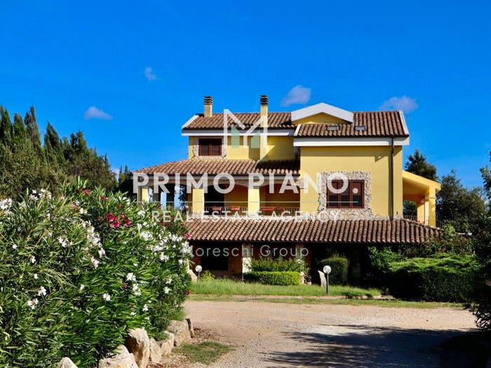 Casa con 6 locali in vendita in Olmedo