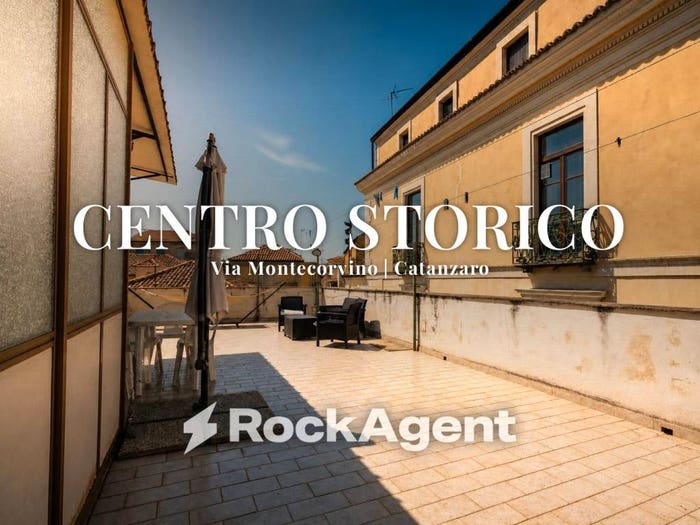 Casa bilocale in vendita in Via Montecorvino, Centro Storico, Catanzaro