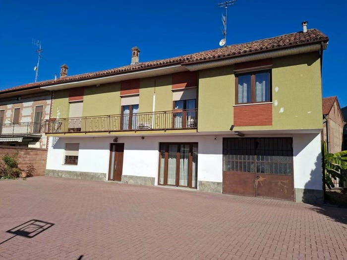 Casa con 6 locali in vendita in Via Alcide De Gasperi, Govone