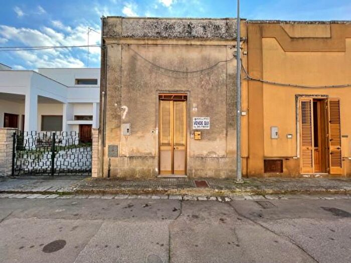 Appartamento trilocale in vendita in Via Leonardo da Vinci, Martano