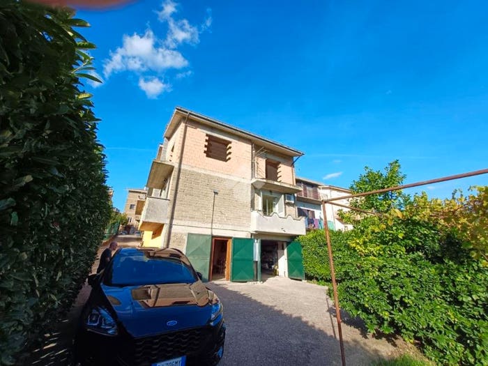 Appartamento con 6 locali in vendita in Via Circonvallazione, Calcata