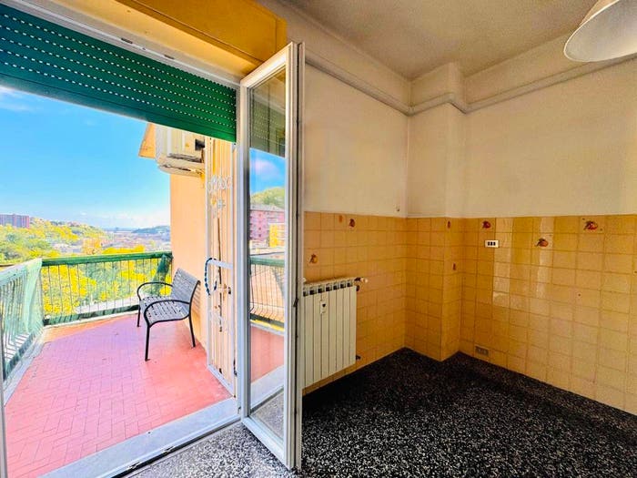 Appartamento con 6 locali in vendita in Via Monte Sei Busi, Bolzaneto, Genova