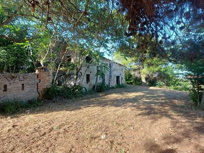 Casa con 6 locali in vendita in Contrada Montone, Fermo