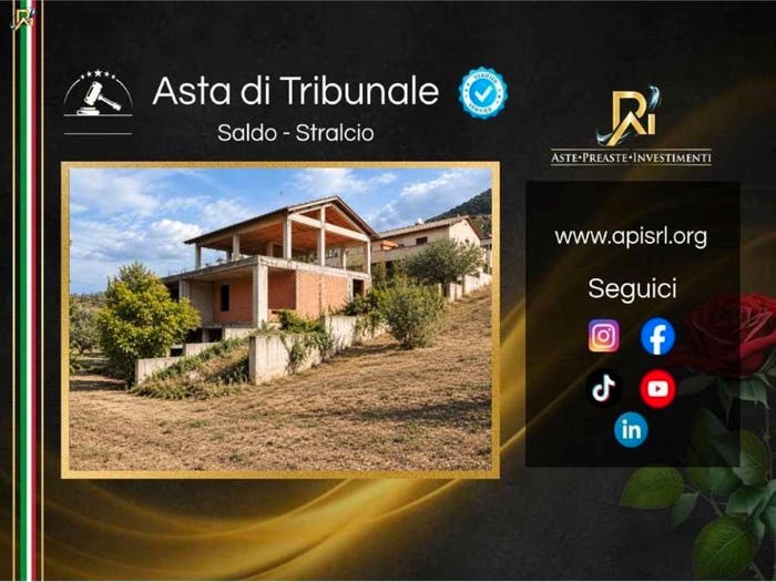 Casa con 6 locali in vendita in Via Casaletto, Centro, Trevi