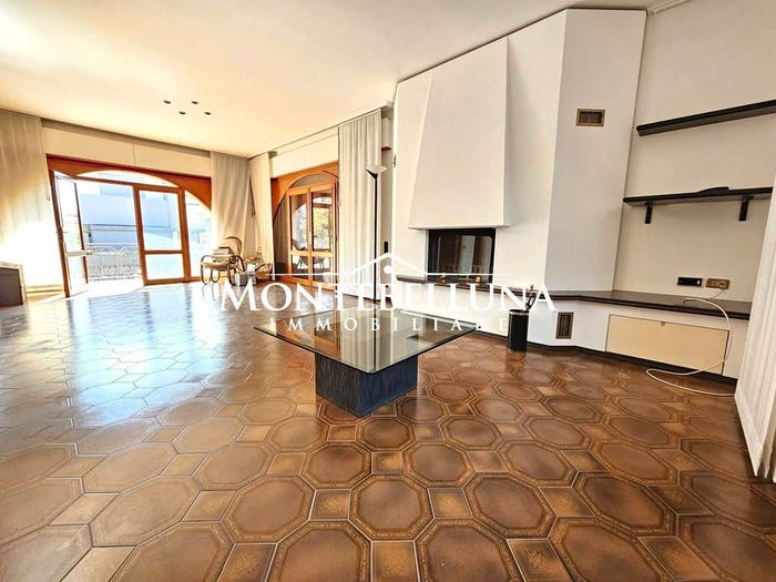 Casa con 6 locali in vendita in Via Roma, Centro, Montebelluna