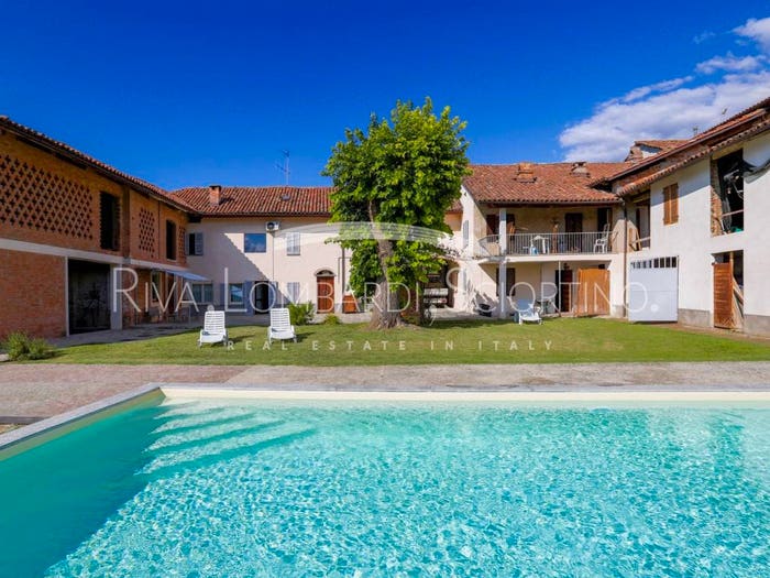Casa con 6 locali in vendita in Regione Aie, Canelli