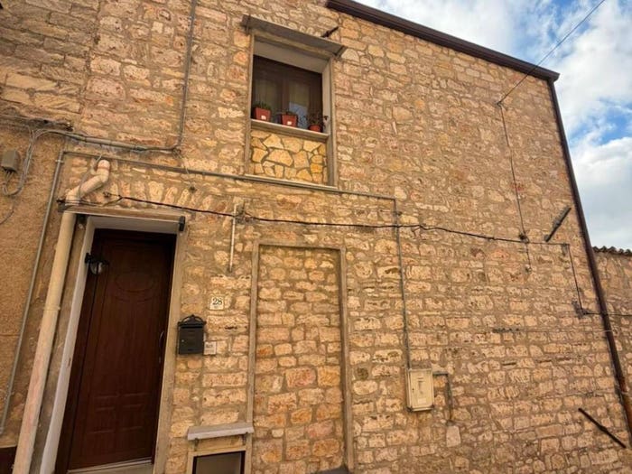 Casa quadrilocale in vendita in Via Santa Lucia, Bisacquino
