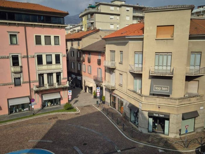 Appartamento bilocale in vendita in Piazza Camillo Benso di Cavour, Centro, Borgosesia