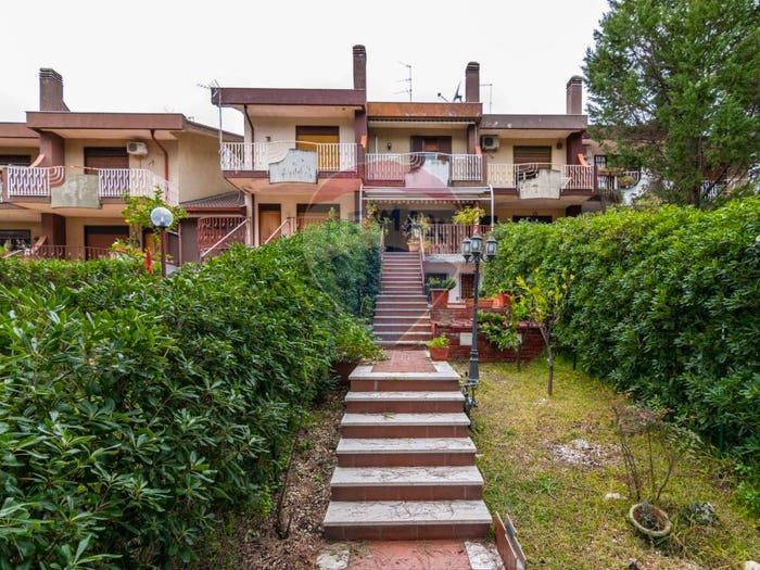 Casa con 5 locali in vendita in Via Papa Giovanni XXIII, Centro, Pedara