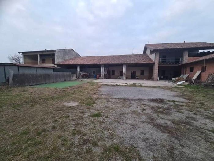 Casa con 6 locali in vendita in Cazzago San Martino