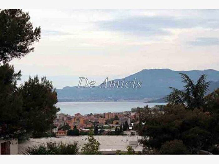 Casa quadrilocale in vendita in Due Strade, Bordighera