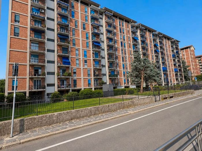 Appartamento quadrilocale in vendita in Via Luigi Chiarelli, Gallaratese, Milano