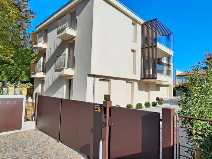 Appartamento con 6 locali in vendita in Largo San Giorgio, Centro, Noale