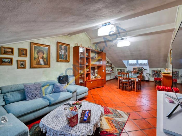 Appartamento con 5 locali in vendita in Viale Lombardia, Centro, Limbiate
