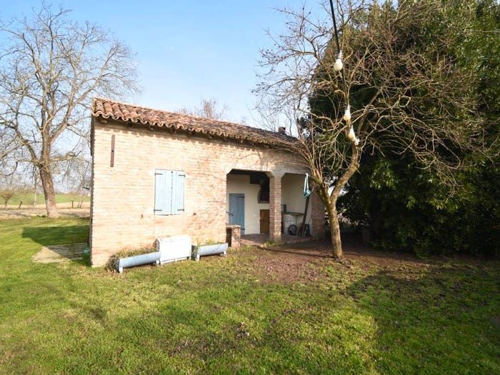Casa con 6 locali in vendita in Via Argine Po, Guastalla
