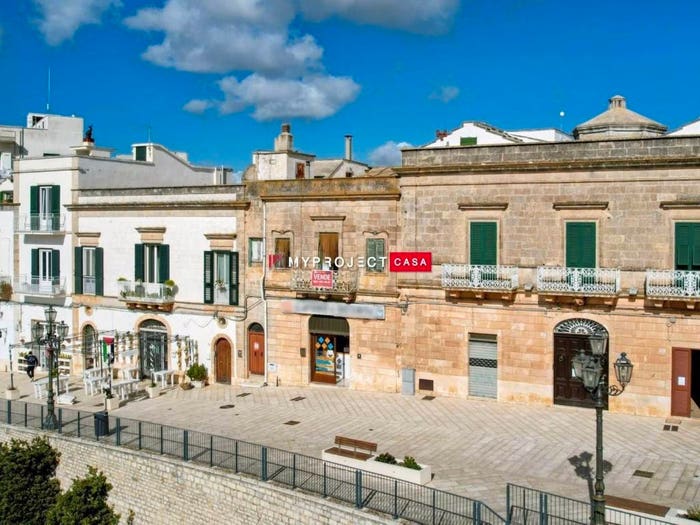 Appartamento con 6 locali in vendita in Via San Quirico, Centro, Cisternino