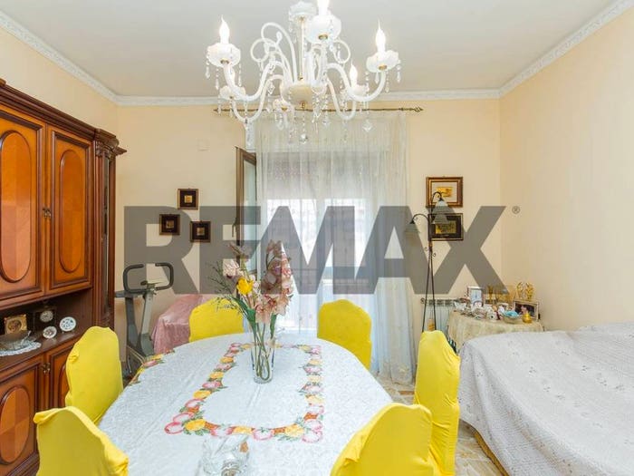 Appartamento quadrilocale in vendita in Via Lazio, Centro, Giarre