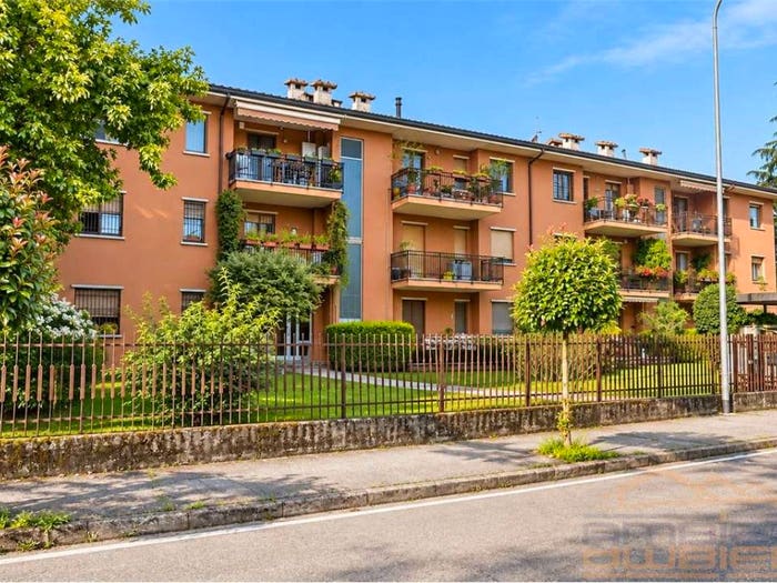 Appartamento quadrilocale in vendita in via sala monsignore benvenuto, Verderio Superiore, Verderio