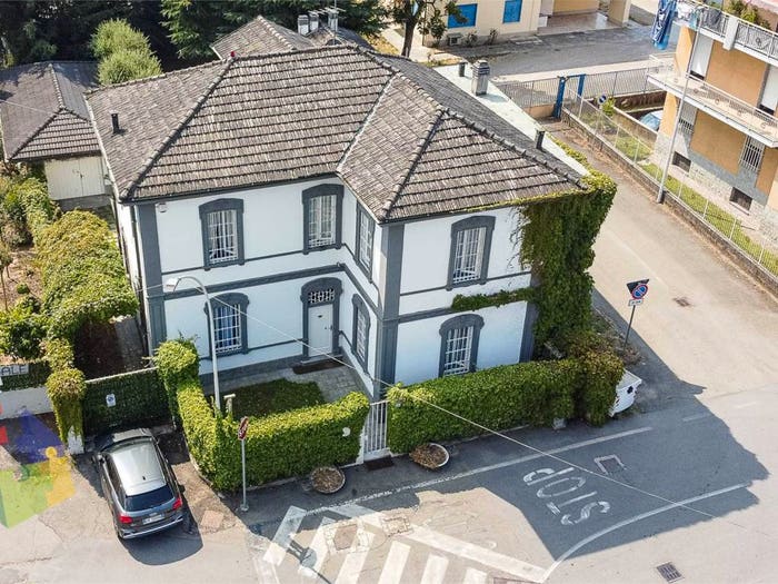 Casa con 6 locali in vendita in Via Vittorio Emanuele II, Casorate Primo