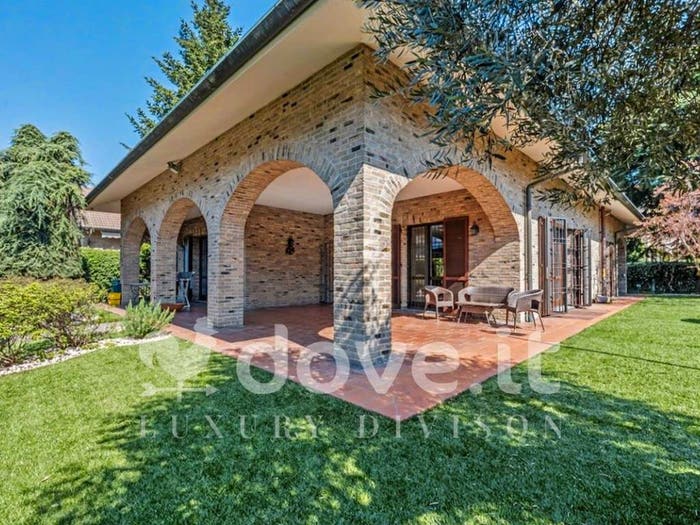 Casa con 6 locali in vendita in Via Alessandro Volta, Cesano Maderno