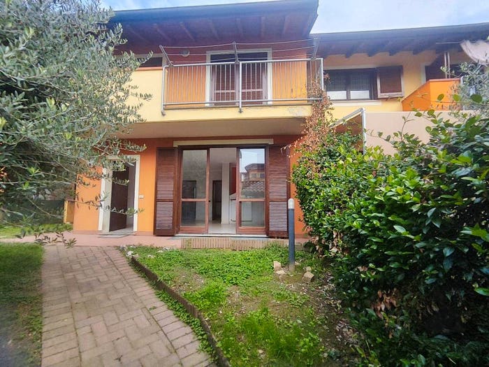 Casa quadrilocale in vendita in Vicolo Siai, Centro, Borgomanero