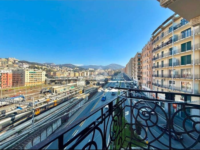 Appartamento quadrilocale in vendita in Via Montevideo, Foce, Genova