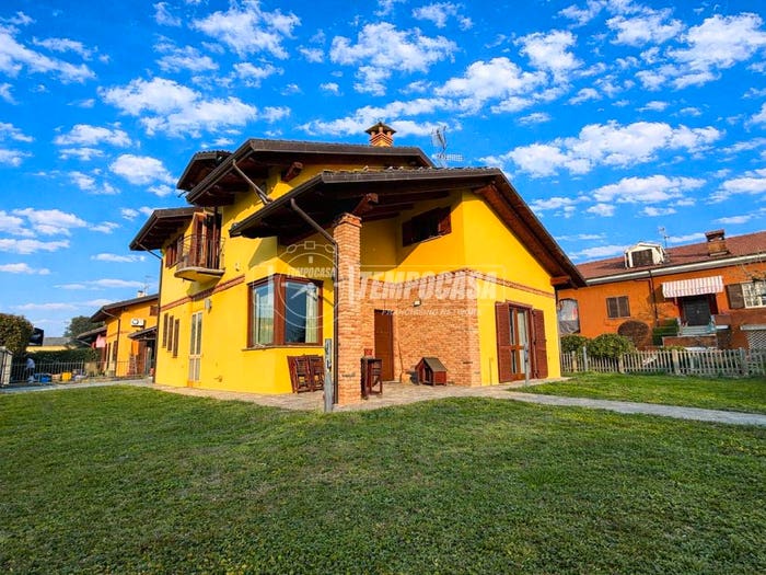 Casa con 6 locali in vendita in Vicolo Giardino, Cigliano