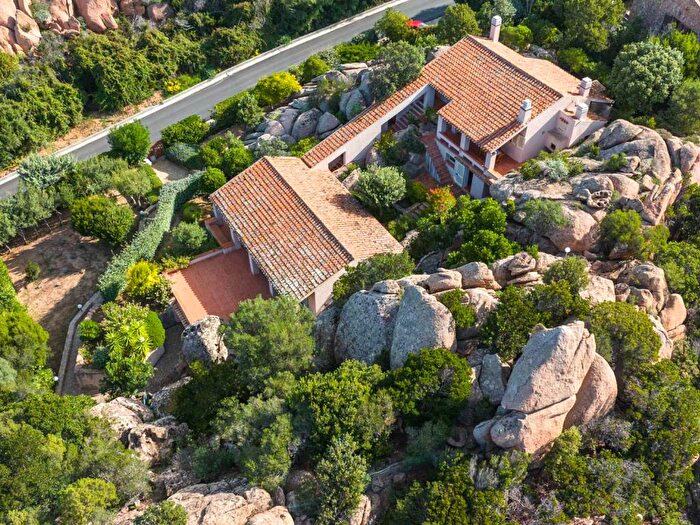 Casa con 6 locali in vendita in Via La Serrera, Costa Paradiso, Trinità d'Agultu e Vignola