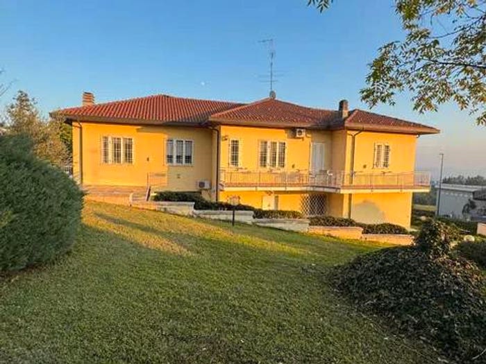 Casa con 6 locali in vendita in Via Severino Braccio, Ronzone Salita Sant'Anna, Casale Monferrato