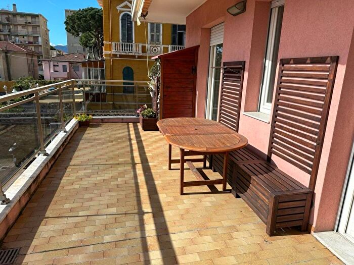 Appartamento bilocale in vendita in Piazza Monsignor Palmarini, Centro, Pietra Ligure