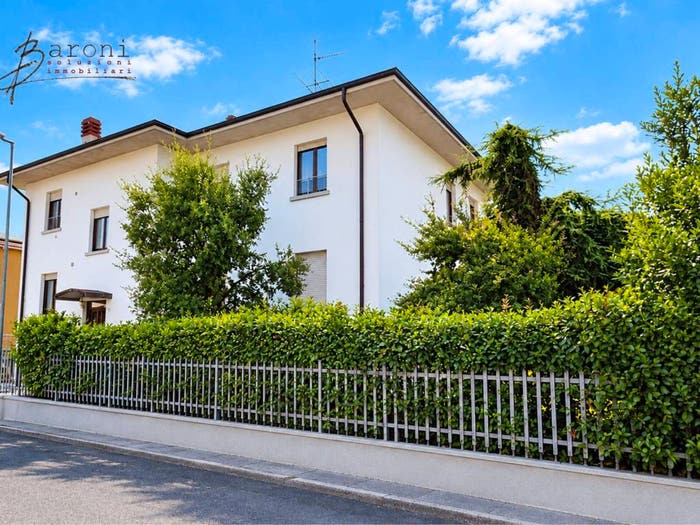 Casa con 6 locali in vendita in Via Camillo Benso di Cavour, Centro, Fidenza