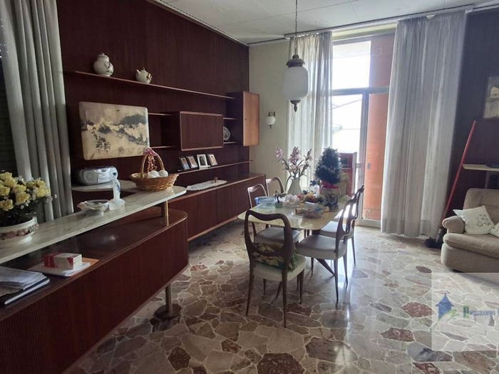Casa con 5 locali in vendita in Via Cristoforo Colombo, Centro, Castano Primo