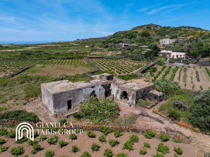 Casa con 6 locali in vendita in Via Cuddia Mueggen, Pantelleria