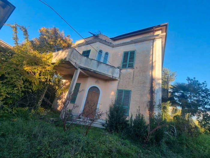 Casa con 6 locali in vendita in Urb Villa A Schiera Casalvieri, Casalvieri