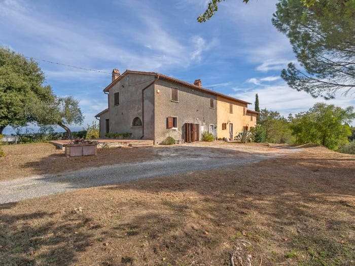 Casa con 6 locali in vendita in Via Usigliano, Palaia