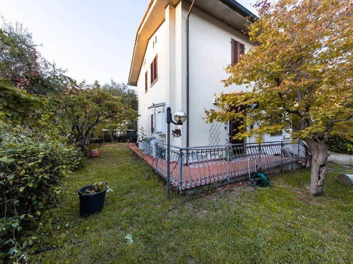 Casa quadrilocale in vendita in Via Leopoldo Galeotti, Centro, Pescia