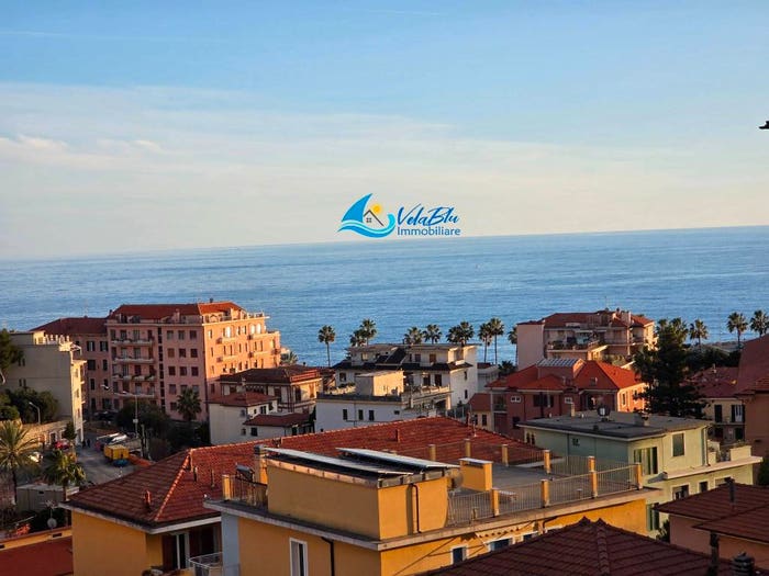 Appartamento con 6 locali in vendita in Via Don Giovanni Minzoni, Oneglia, Imperia