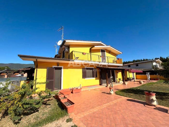Casa con 6 locali in vendita in Via Colle Fontana, Centro, Lariano