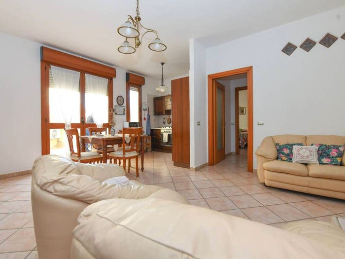 Appartamento con 6 locali in vendita in Via Gaetano Donizetti, Centro, Villasimius