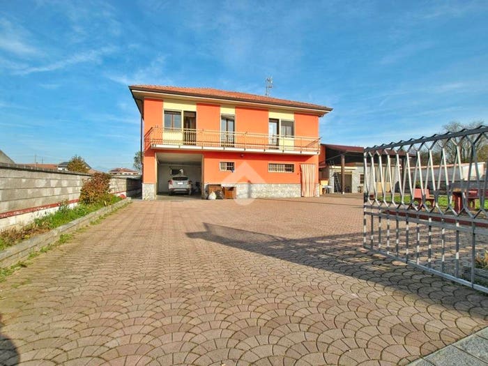 Casa con 5 locali in vendita in Via Sant'Anna, Centro, Cigliano